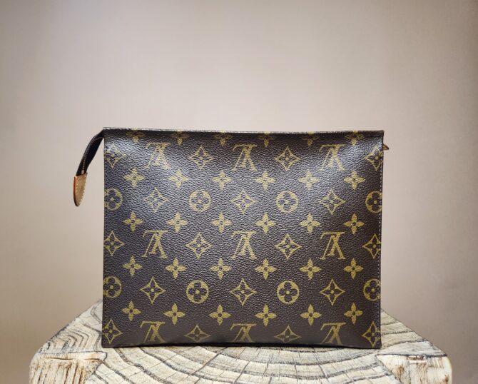 Louis Vuitton Toiletry 26